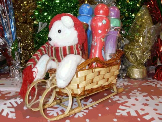 Xmas bear sled 640x480